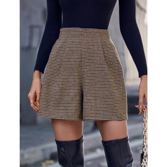 Houndstooth Print Wide Leg Shorts - Picture 4 of 8